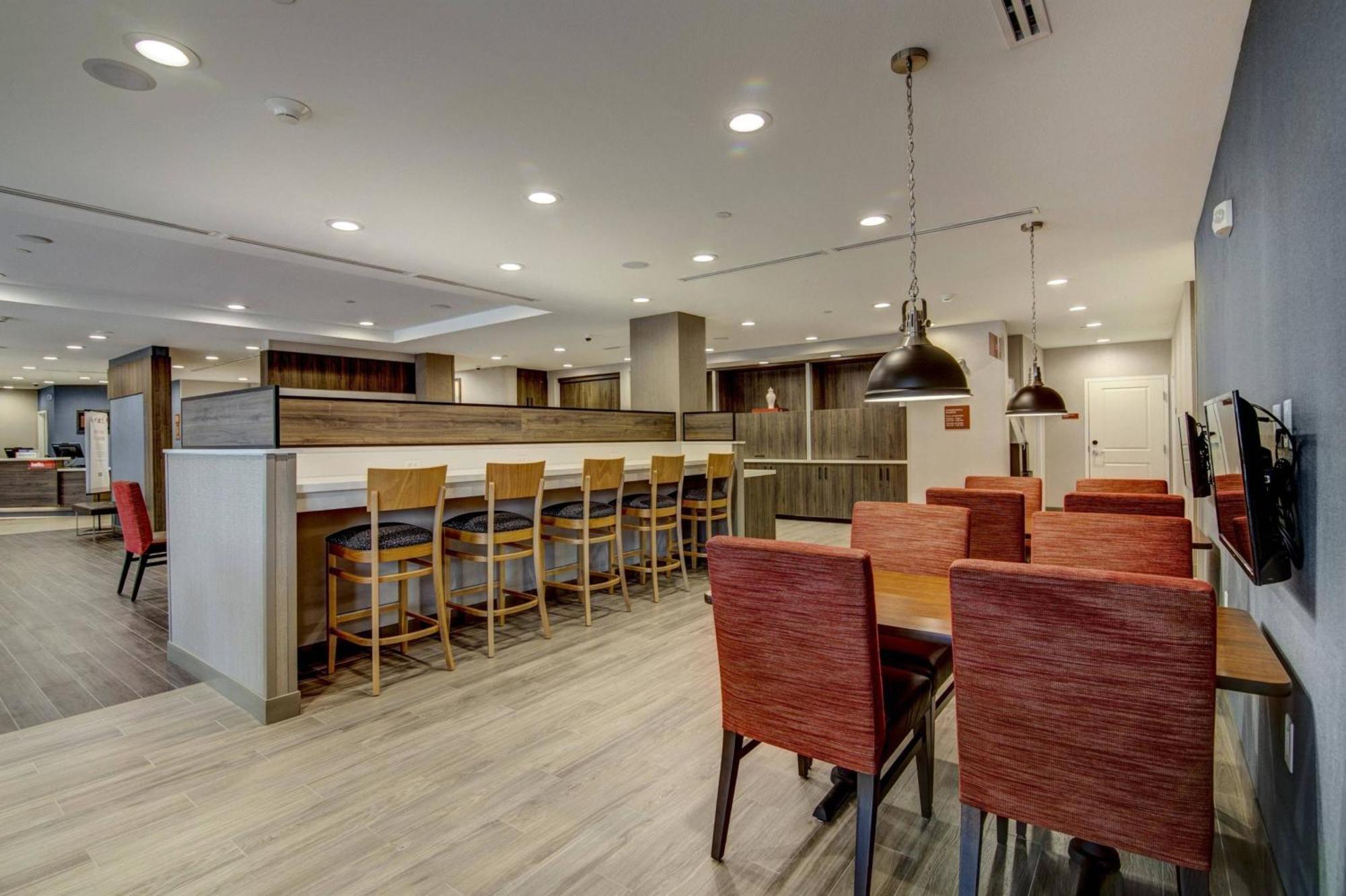 Towneplace Suites By Marriott Houston Hobby Airport Екстериор снимка