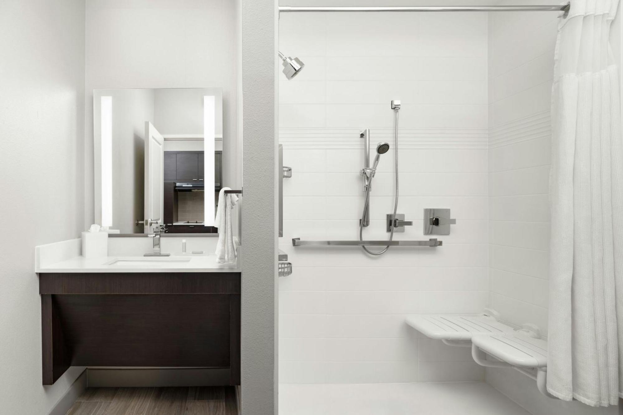 Towneplace Suites By Marriott Houston Hobby Airport Екстериор снимка