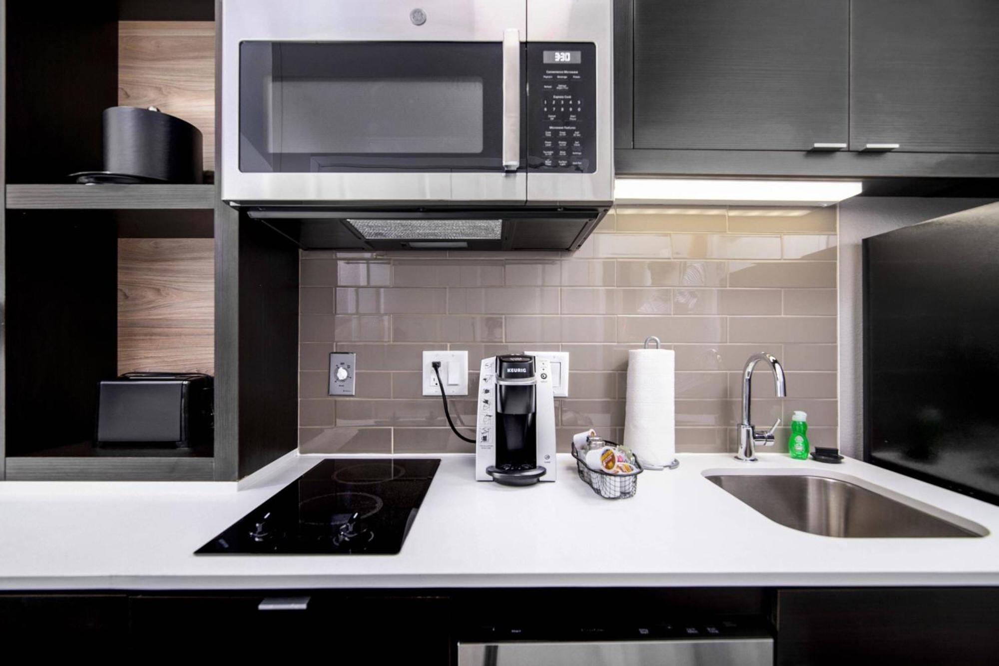 Towneplace Suites By Marriott Houston Hobby Airport Екстериор снимка