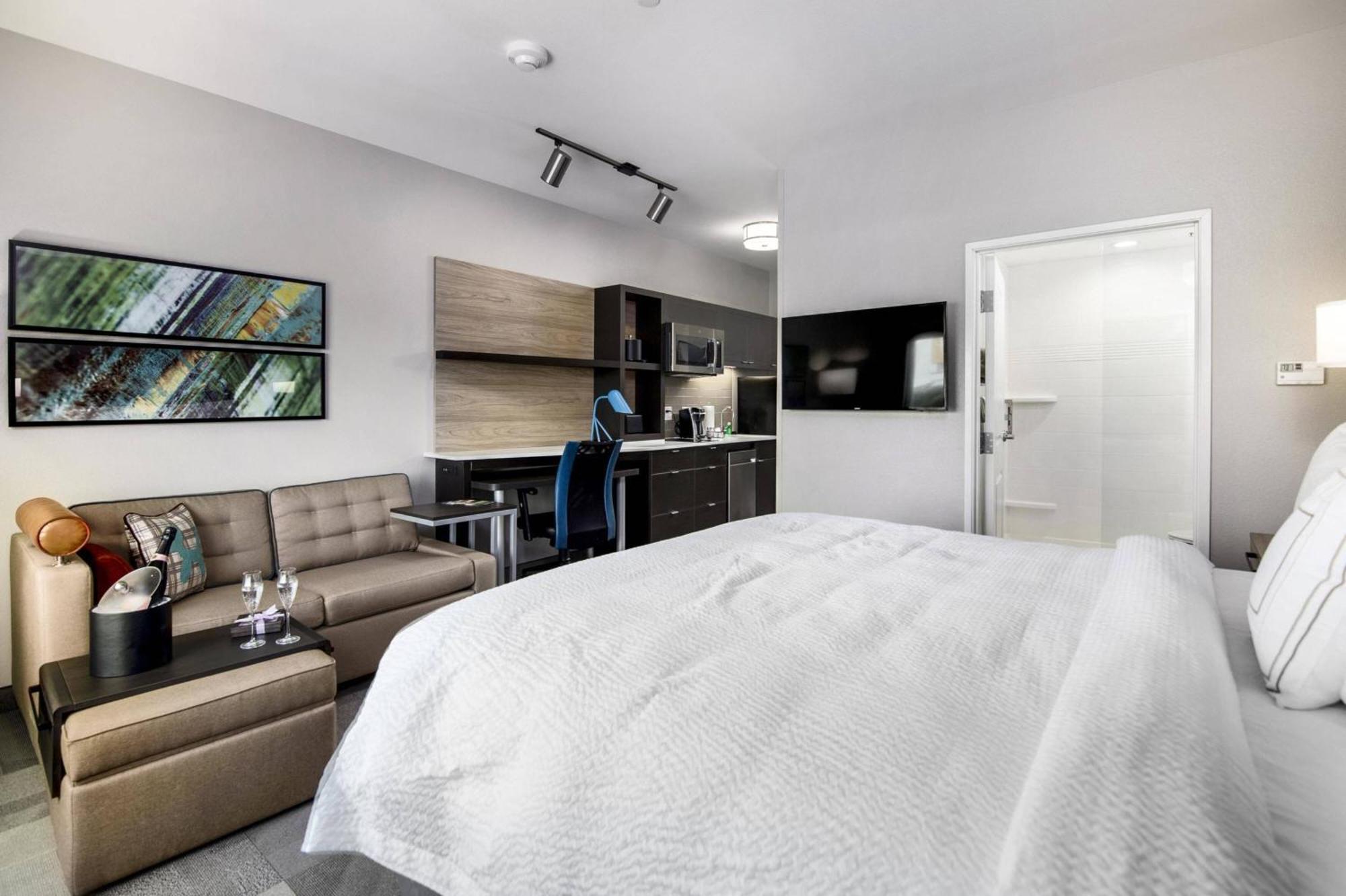 Towneplace Suites By Marriott Houston Hobby Airport Екстериор снимка