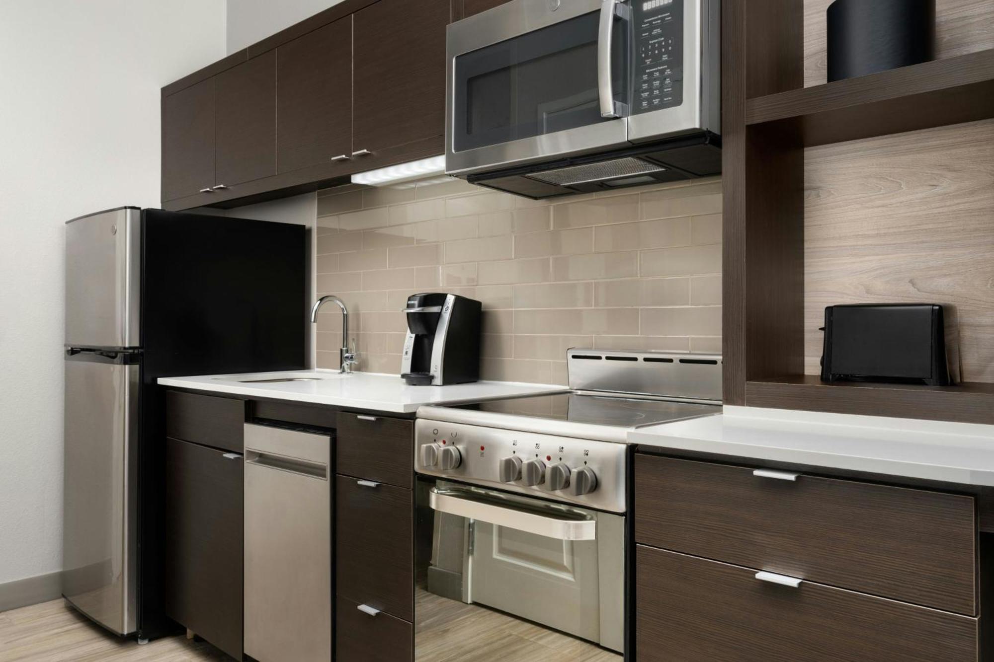 Towneplace Suites By Marriott Houston Hobby Airport Екстериор снимка