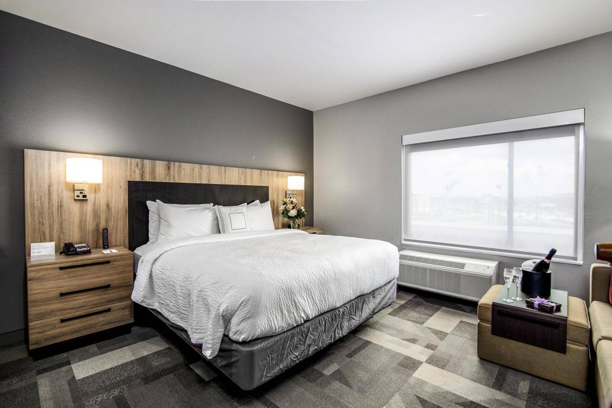 Towneplace Suites By Marriott Houston Hobby Airport Екстериор снимка