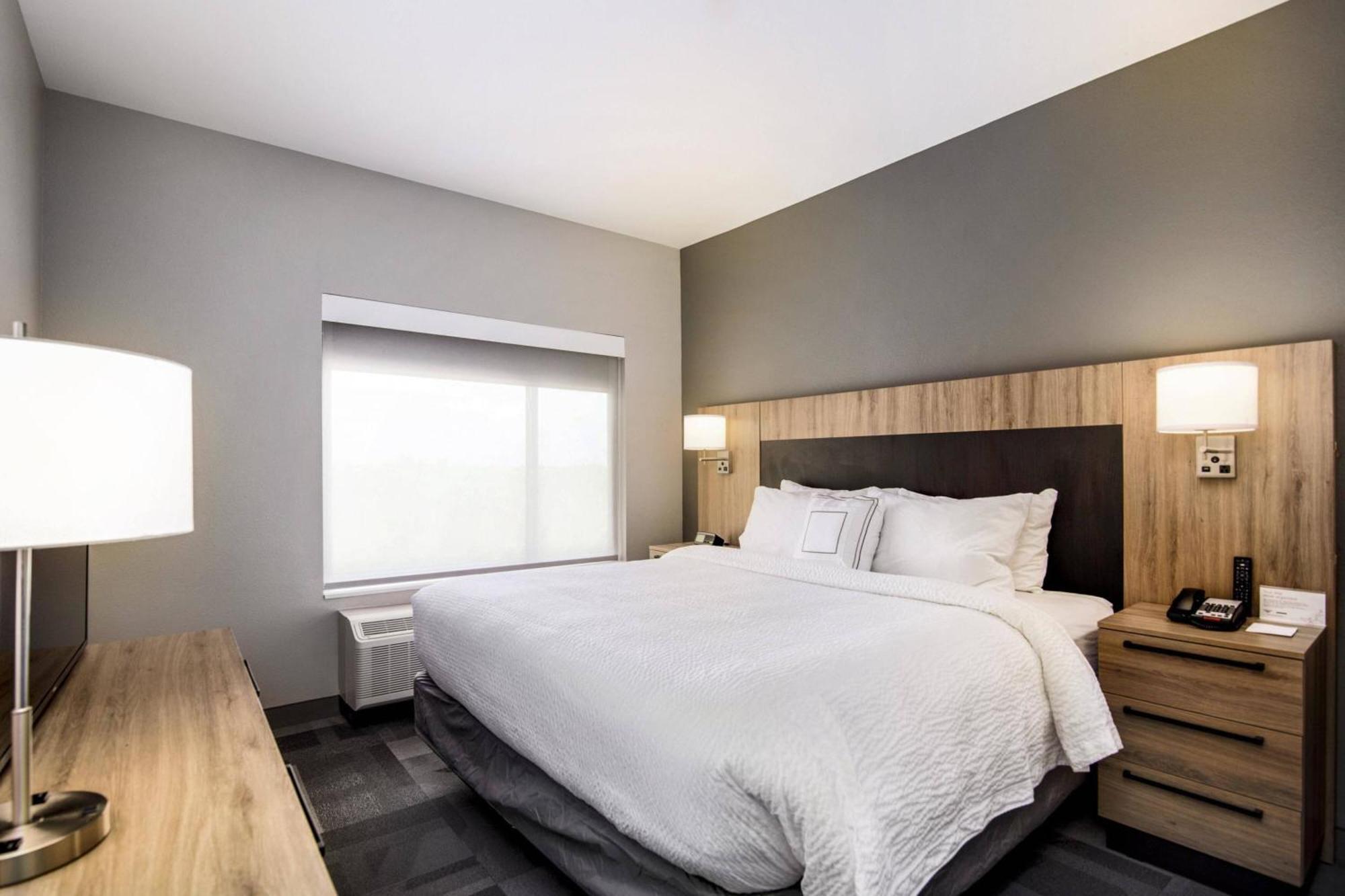 Towneplace Suites By Marriott Houston Hobby Airport Екстериор снимка